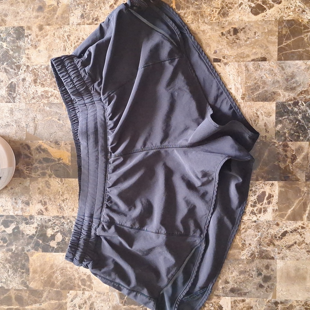 Lululemon (14 reg) black Hotty Hot low rise lined short 2.5"